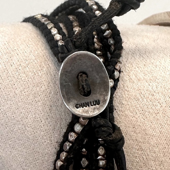 Chan Luu Black Leather Long Wrap Bracelet w/ Antique Silver Oval Button Closure - Picture 9 of 14